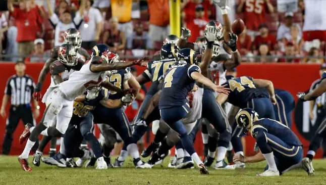 Carneros se impone a Tampa Bay en duelo parejo