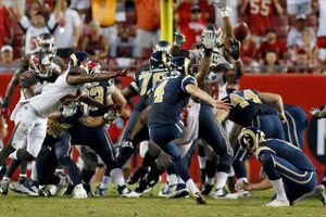 Carneros se impone a Tampa Bay en duelo parejo