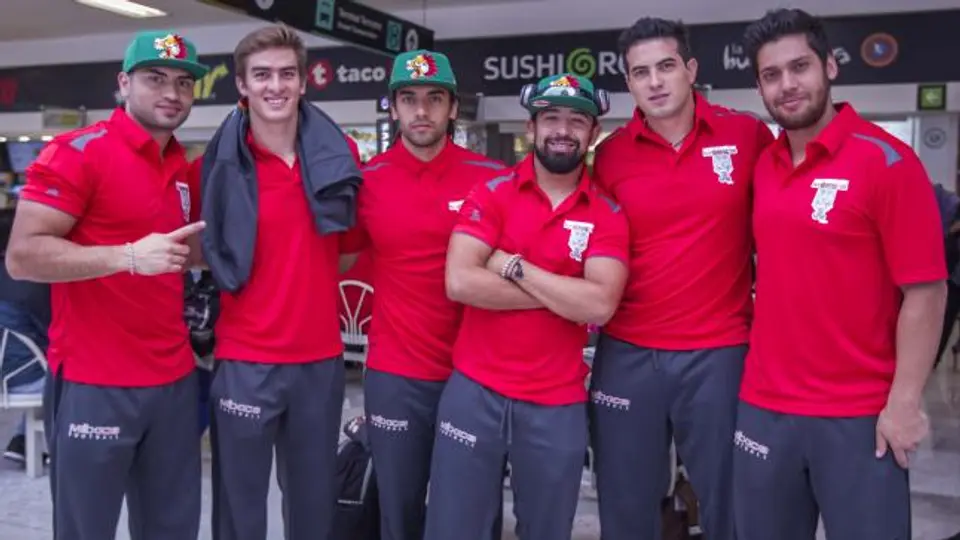 Tri de futbol americano arriba a Canton para Mundial