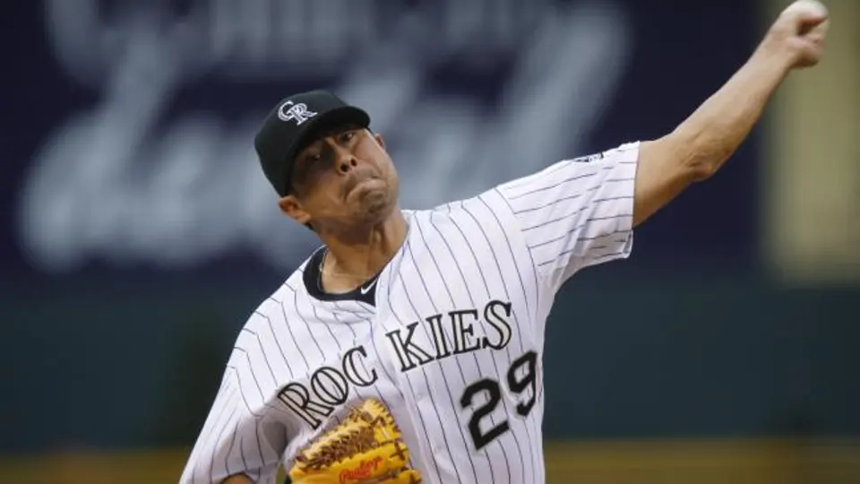 De la Rosa empata a Cook como pitcher más ganador de Rockies