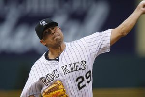 De la Rosa empata a Cook como pitcher más ganador de Rockies