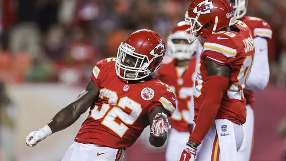 Kansas City consigue apretada victoria sobre Bengalíes