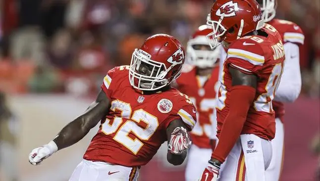 Kansas City consigue apretada victoria sobre Bengalíes