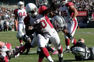 Cardenales empeora la crisis de Raiders