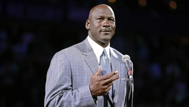 Jordan baja el precio de su mansión para poder venderla
