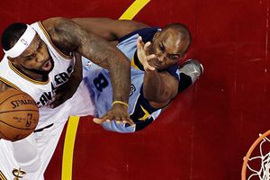 LeBron esculpe victoria de Cleveland