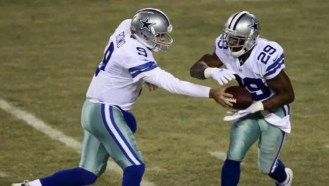 Romo y Murray guían a los Vaqueros a la victoria