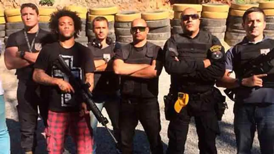 Foto de Marcelo con un arma causa polémica