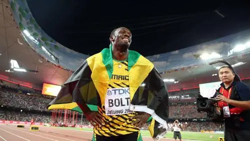 Usain Bolt calla bocas y gana en Mundial de Atletismo
