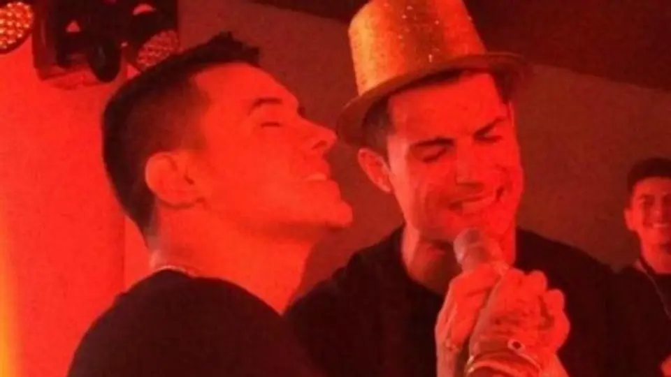 Cantante colombiano, bendecido por la polémica fiesta de CR7