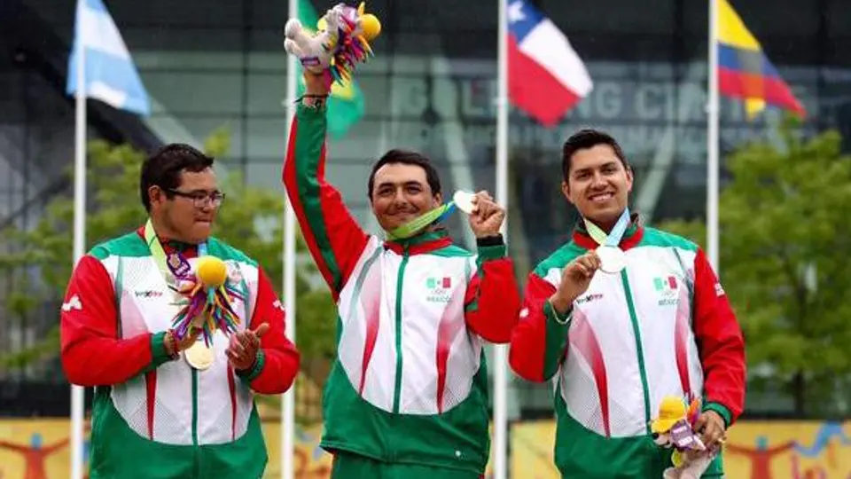 Equipo varonil de tiro con arco gana Oro para México