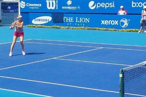 Sharapova deleita a fans pese altas temperaturas en Acapulco