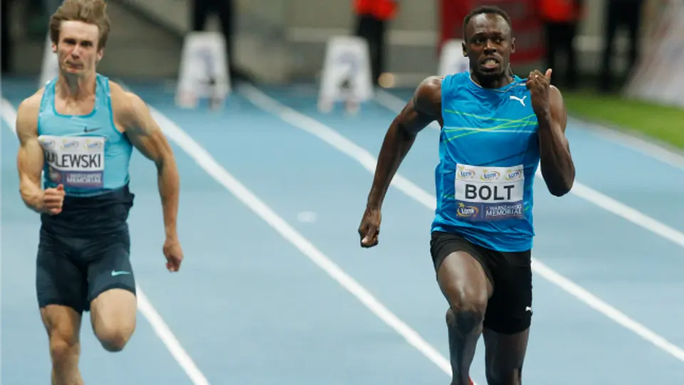 Usain Bolt impone nueva marca en pista techada
