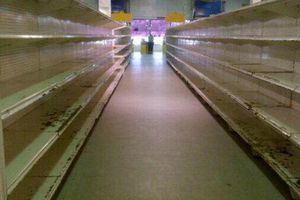 Venezolanos inundan internet con fotos de estantes vacíos