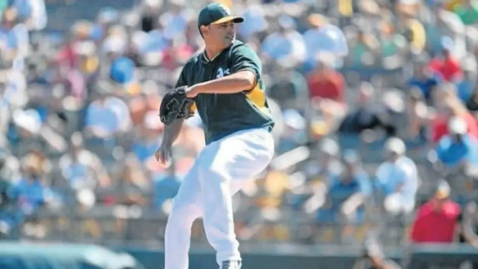Arnold León espera mantenerse en la MLB