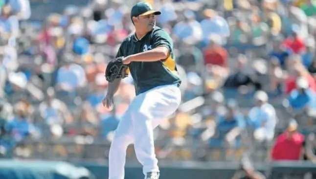 Arnold León espera mantenerse en la MLB