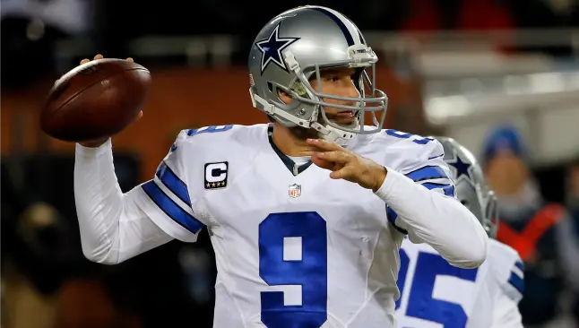 Tony Romo juega con la costilla rota desde hace dos meses