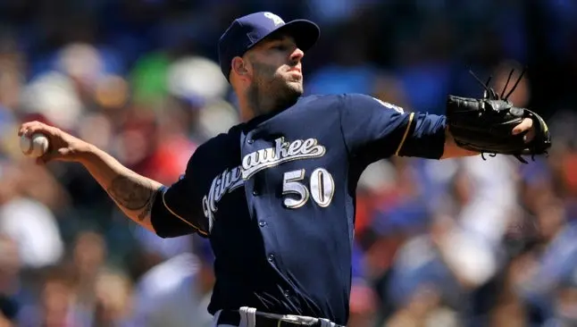 Mike Fiers logra 14 ponches contra Cachorros