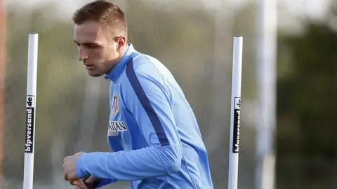 Oblak sufre lesión en la cadera