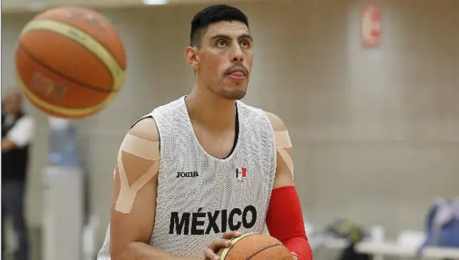 Gustavo Ayón reaparece en triunfo de México