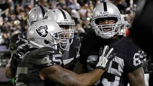 Raiders logra su primera victoria de la temporada