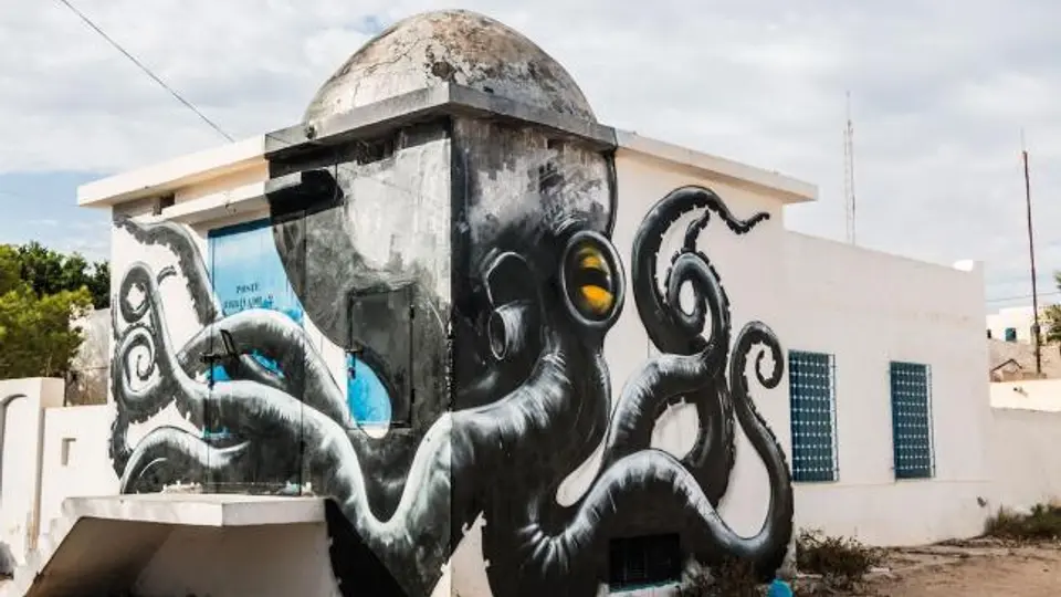 Er-Riadh: el pueblo tunecino que es una galería al aire libre