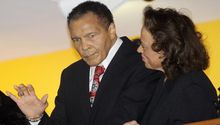 Muhammad Ali sale del hospital nuevamente