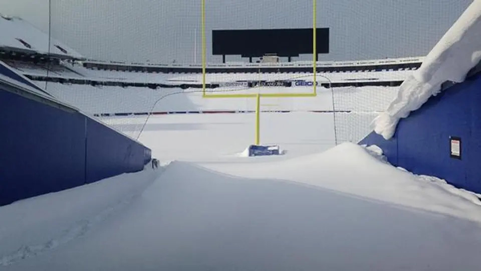 Bills pide ayuda para quitar nieve de su estadio