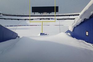 Bills pide ayuda para quitar nieve de su estadio