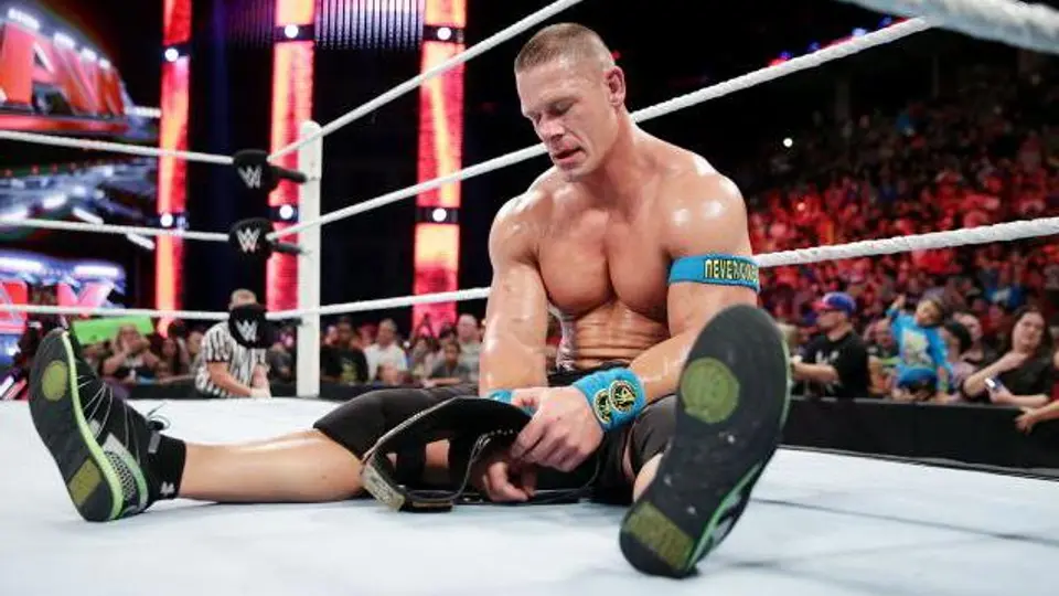 John Cena vence a Seth Rollins y retiene el campeonato de EU