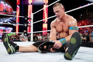John Cena vence a Seth Rollins y retiene el campeonato de EU