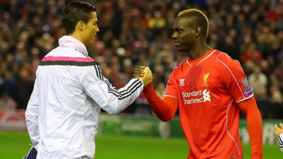 Balotelli festeja como CR7 al marcar en FIFA