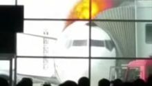 Avión se incendia en pleno aeropuerto