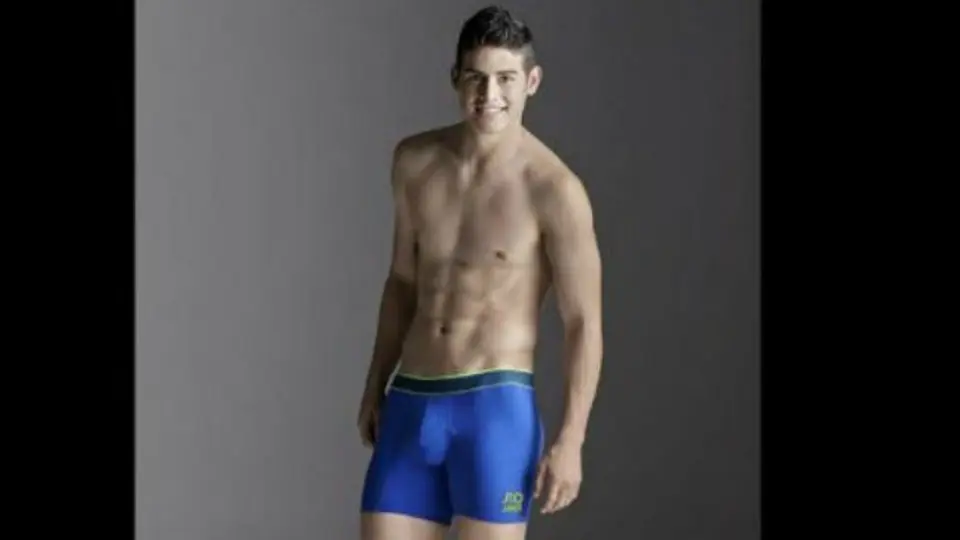 James Rodríguez, de futbolista a modelo de ropa interior