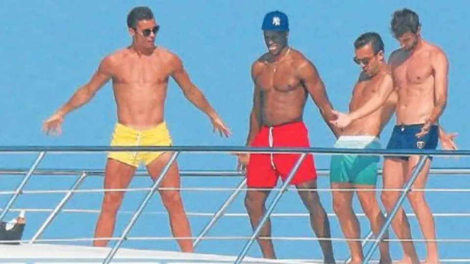 CR7 se pasea en yate por Francia