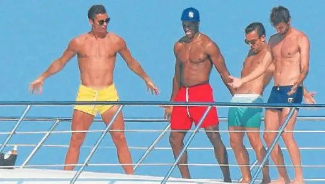 CR7 se pasea en yate por Francia