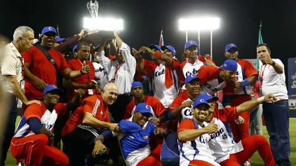 Cuba detiene arsenal mexicano y gana la Serie del Caribe