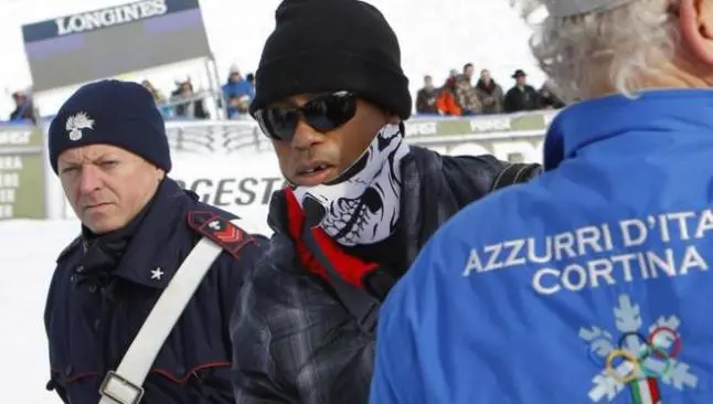 Camarógrafo tira diente a Tiger Woods