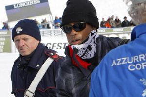 Camarógrafo tira diente a Tiger Woods