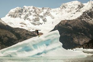 Errington y Bonifay realizan wakeboard en glaciares