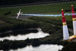 Paul Bonhomme gana Red Bull Air Race en Londres