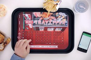 KFC lanza mantel que funciona como teclado para smartphone