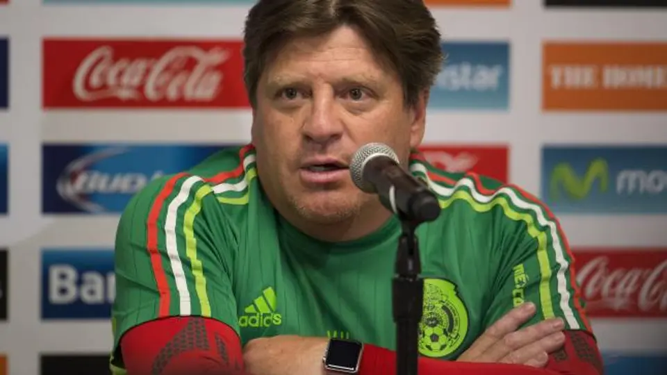 Piojo presume Apple Watch en conferencia del Tri