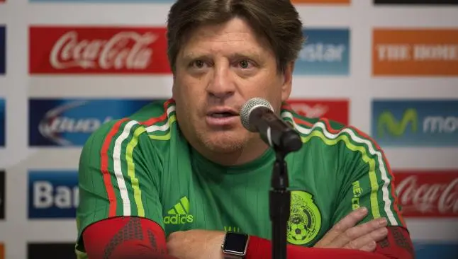 Piojo presume Apple Watch en conferencia del Tri