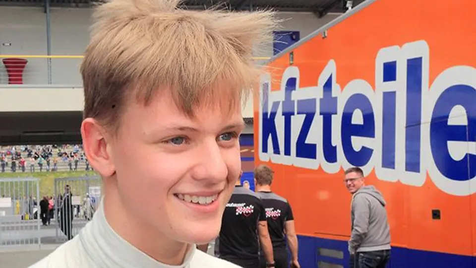 Hijo de Schumacher gana su primera carrera de F4