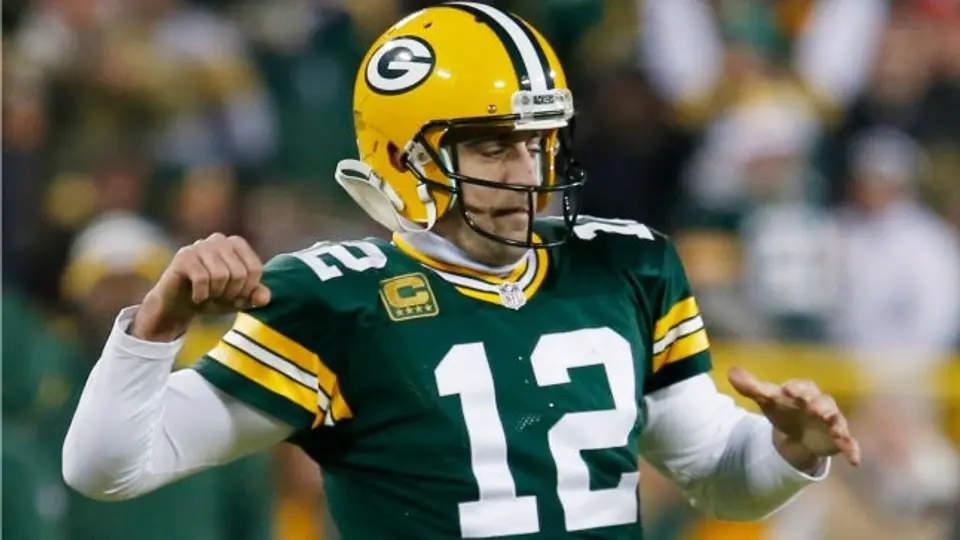 Aaron Rodgers aún no entrena con Empacadores