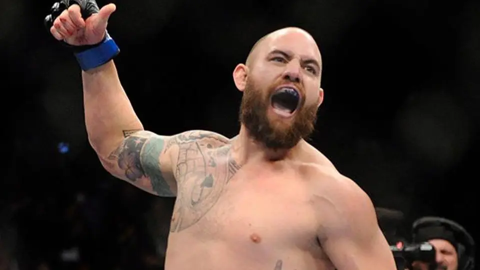Peleador de UFC, acusado de violencia doméstica