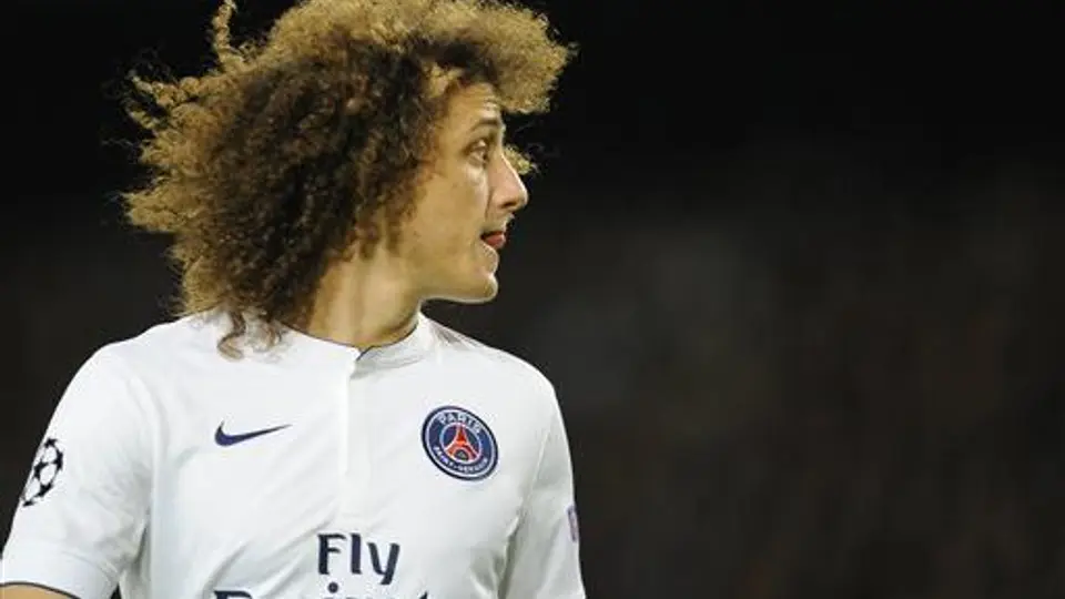 David Luiz cumple sueño de niño de la calle
