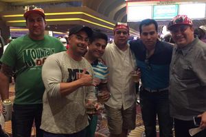 Mexicanos pagan 450 dólares para ver la 'Pelea del Siglo'