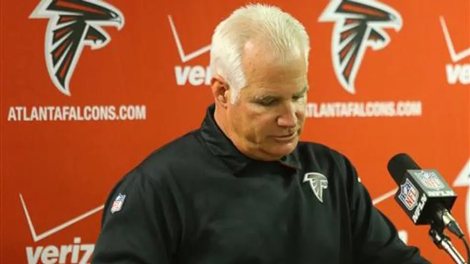 Atlanta despide al coach Mike Smith